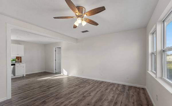 $1800.00 / 3br - 1140ft2 - Charming 3 Bedroom with HUGE backyard.63910447513859124