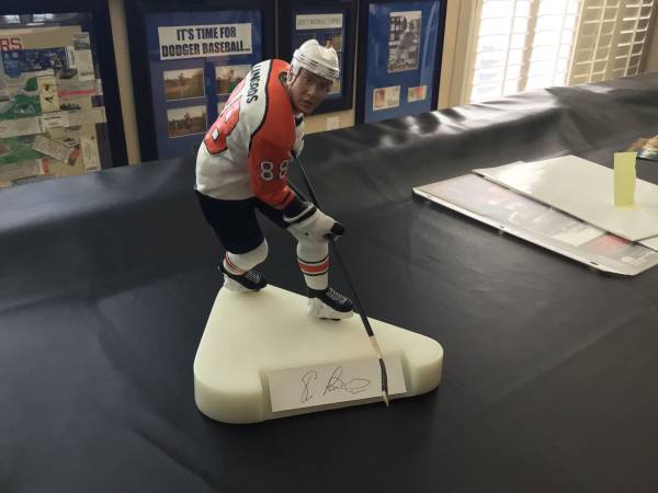 ERIC LINDROS AUTOGRAPHED 1996 PHILADELPHIA FLYERS SALVINO STATUE  L.E. 1