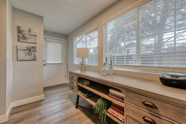 $1,537 / 1br - 750ft2 - W/D, Hardwood, Stainless Kitchen 1 BR 1 BA 750 SF Pets Ok! (Kent, Auburn, Renton, Sea-Tac, Seattle, Maple Valley)63688549222657123