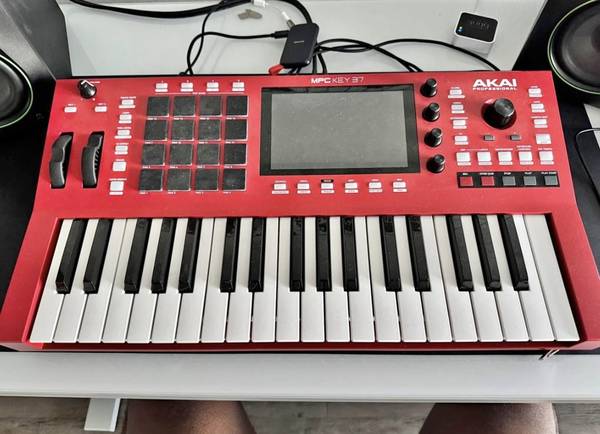Akai MPC Key 37 Production Keyboard. 1