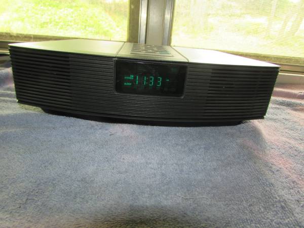 Bose Wave Alarm Clock Radio AM / FM Works Fine Nice Sound 1