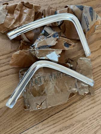 NOS 1967 y 1968 Ford Mustang, moldura cromada de ajuste trasero izquierda y derecha - $200 (SE Portland)63471429917955121