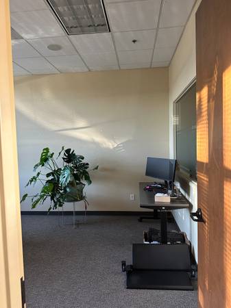 $1,625 / 202 pies² - Oficina privada y luminosa en subarriendo dentro de una suite más grande - Punto deseable de Osprey63839294783361124
