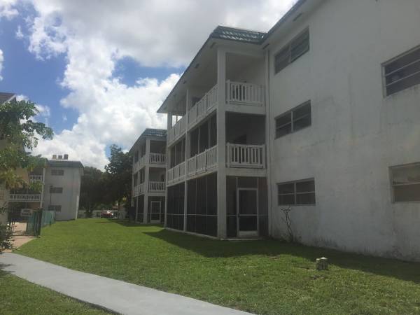 $2,500 / 3br - $2500 UNIQUE 3B/2B IN LAKESIDE MANOR (SUNRISE)64001846283650124