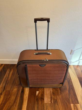 Large Luggage / Suitcase 1