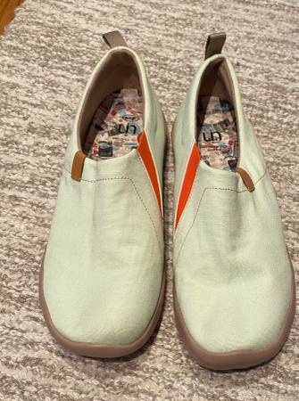 Women's Uin Slip on canvas lightweight flats size 42 (10) 1