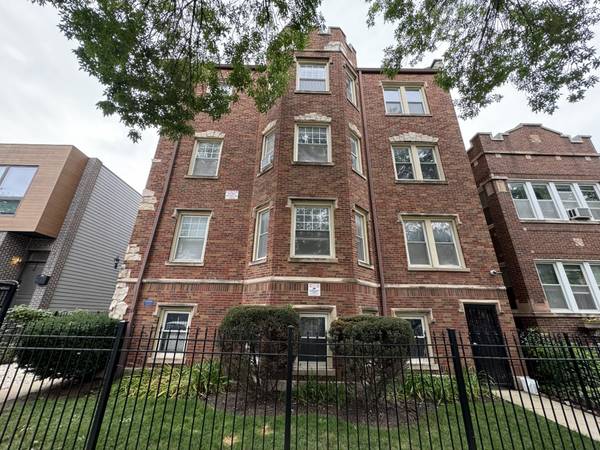 $2,150 / 2br - Beatiful 2 Bed in prime location in Logan Square LAUNDRY IN UNIT! (Logan Square)63959878050051121