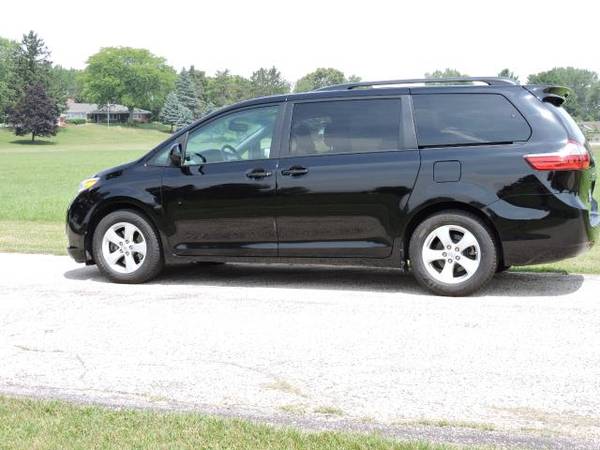 2017 Toyota Sienna LE FWD 8-Passenger (Natl) - $19,997 (MJ Auto Hartford)63613817904899123
