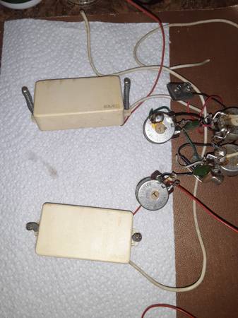 EMG 81 AND 85 IVORY PICKUP SET PLUS HARNESS - musical