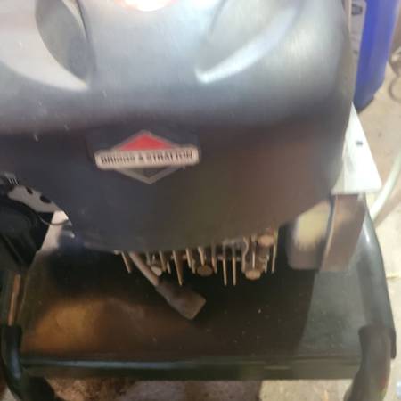 6.75 hp 2450 PSI de presión 2.0 gpm Lavadora a gasolina - $50 (Pottsville)62969130896001121
