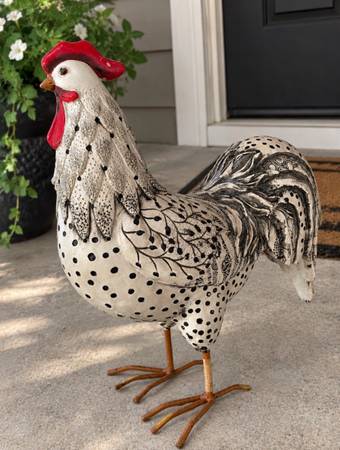 Rooster statue 1