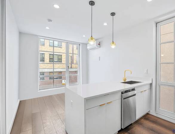$1,770 / 3br - 200ft2 - Steps to vibrant 5th Avenue and Industry City. Short walk to Prospect (Brooklyn)63912047162883124