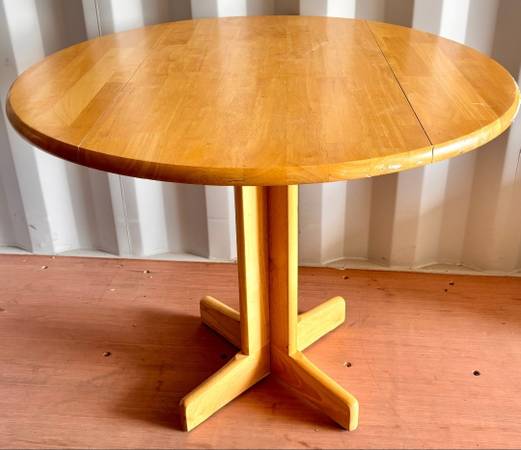 Beautiful drop leaf table 1