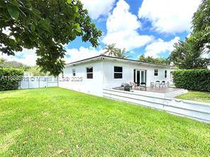 $3,600 / 3br - 1800ft2 - Bright and Updated corner home, with 3 Beds | 1 Baths | 1800 Sf (MIAMI)64049455114753124
