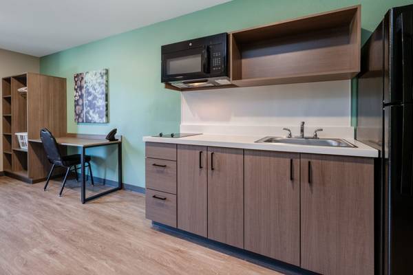 $1,200 / 1br - Reception Desk: 8:00 AM - 9:00 PM, Free WiFi, Accessible Front Desk (5831 Alta Lk Dr, Indianapolis, IN)63989076298371124