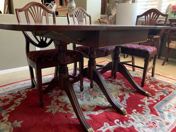 Mesa/sillas Duncan Phyfe - $800 (San Marcos)63471473495937122