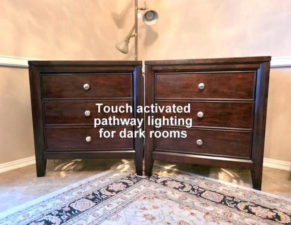 ►NIGHTSTANDS Pair Traditional 3-Drawer with Built-In Electrical Outlet 1