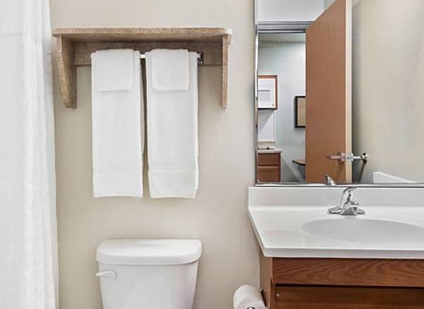 $1,200 / 1br - 2 Queen Bed or 1 King - Furnished & All-Inclusive Rate! 4 WEEK RATE (Chattanooga)63617452906243122