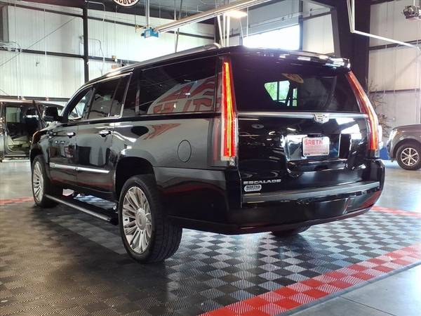2018 Cadillac Escalade ESV Platinum photo 4