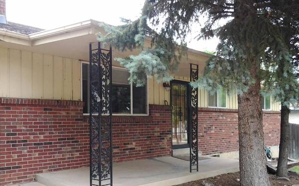 Private Room in a quiet, shared house-Utilities included* 1