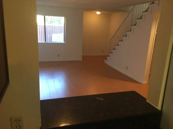$2495.00 / 2br - 1000ft2 - Adosado renovado de 2 habitaciones y 2.5 baños; 2 plazas de aparcamiento; aire acondicionado y calefacción central63857624454785124