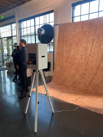 WANTED Photobooth Attendants - Weekdays/Weekends/Evenings (Portland/Vancouver)64171224075778122