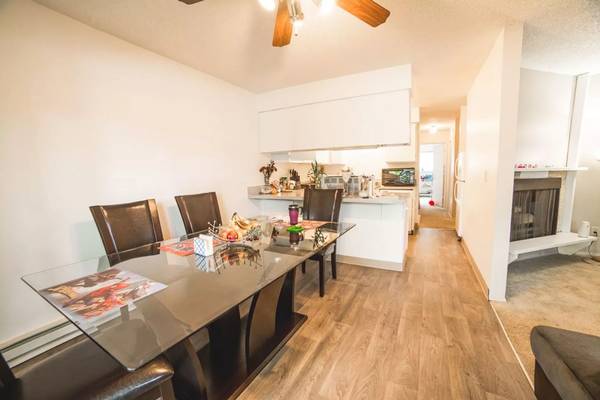 $1,325 / 1br - 600ft2 - Gorgeous 600 sq ft 1 bed / 1 bath - Prime location in Portland (Portland - Off of Barbur Boulevard)63956788508930124