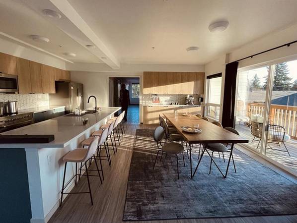 $700 / 1br - CALL for 2 FREE MTH - Furnished Patios w Lantern & Loft Layout Avail! (Rose City Park Neighborhood)63999314891778124