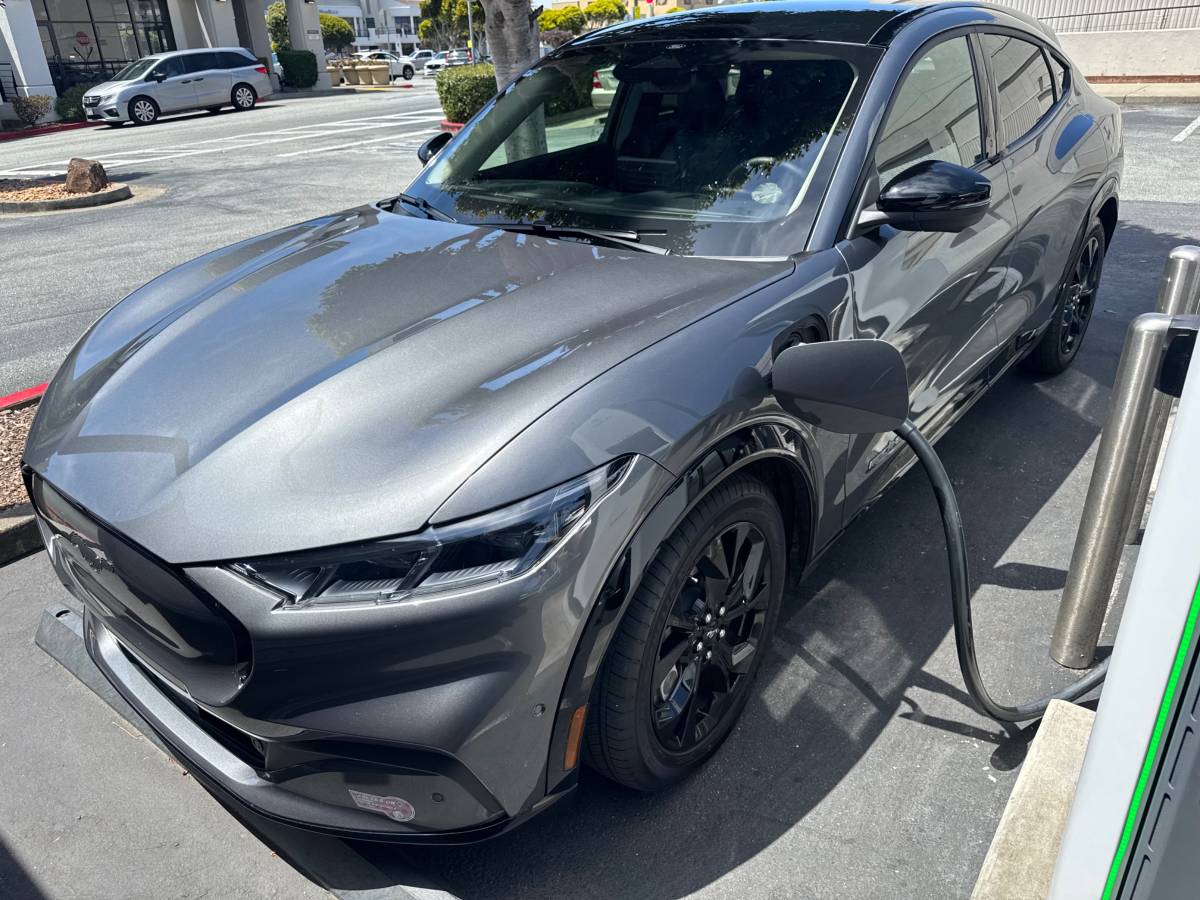 2023 Ford Mustang Mach-E Premium (Extended Range) 