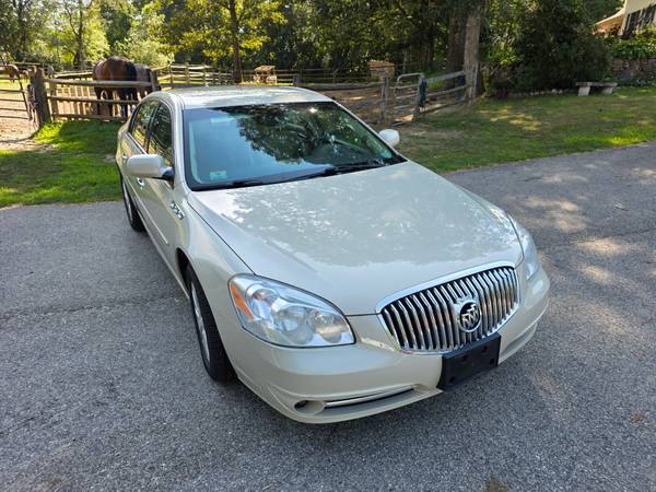 11 Buick Lucerne 1 dueño - pocos kilómetros - excelente estado por dentro y por fuera - $5.900 (Tyngsboro)63507827113985121