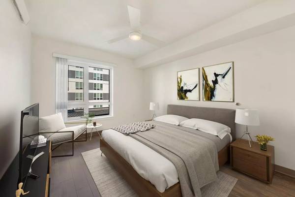 $1,399 / 459ft2 - We're right on the bus line! Great 459 sq ft Studio! (Seattle)63688352088963120