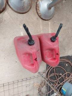dos bidones de gasolina de 5 galones, cortacésped para césped, bidones para cortadora de césped RV - $25 (jefferson)63469934695809121