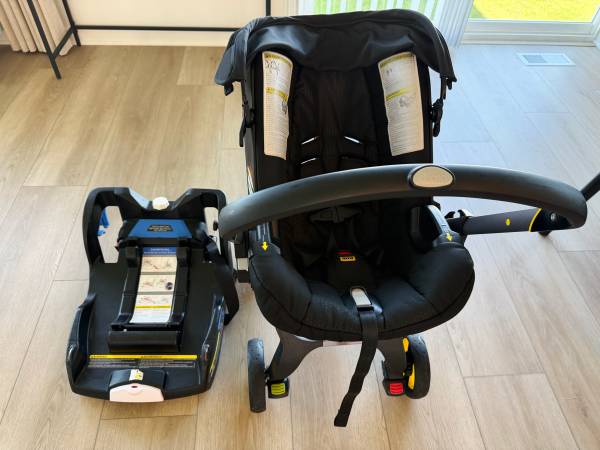 Doona Car Seat & Stroller with Base 1