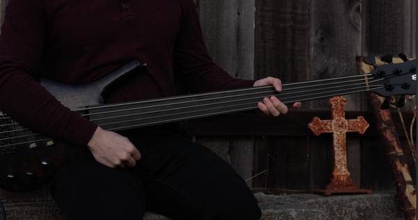 Bassist looking to play with others 1