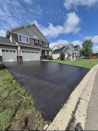 DRIVE WAY SEALCOATING 1