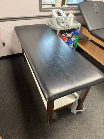 Treatment Table with Under-Shelf 1