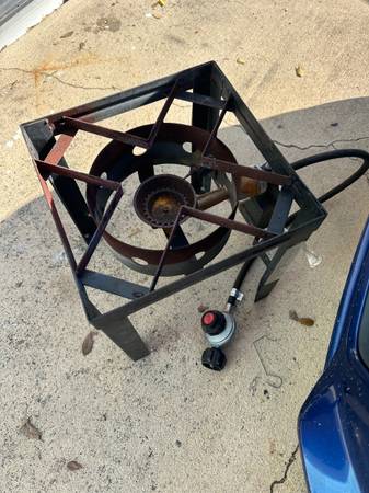 Turkey Fryer Stand and Propane Tank 1