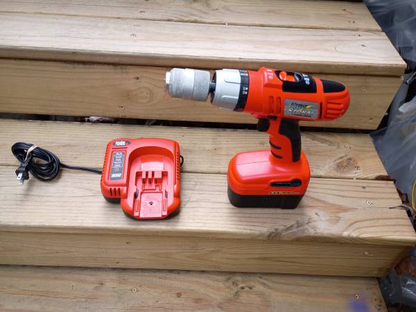 Black and Decker Power Drill Model FS2402D + Battery + Charger + Case 1