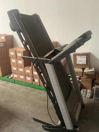 Free Working Treadmill 1