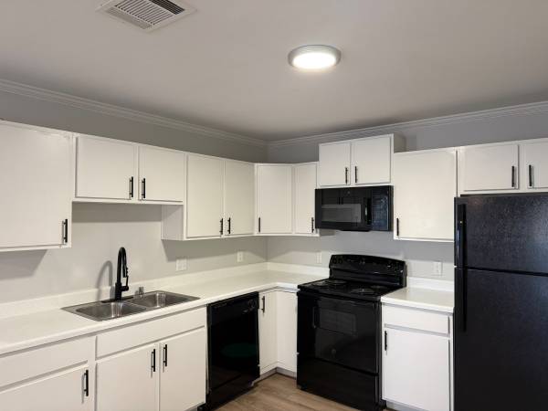 Looking for a first floor 2 bedroom?🤗 1