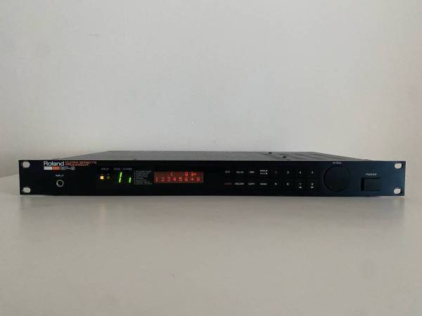 Roland GP-8 Rackmount Guitar Effects Processor Made in Japan 1