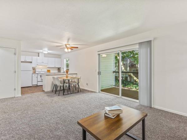 $1,475 / 2br - 870ft2 - Great 3rd floor with $500 off move in63831607806977123