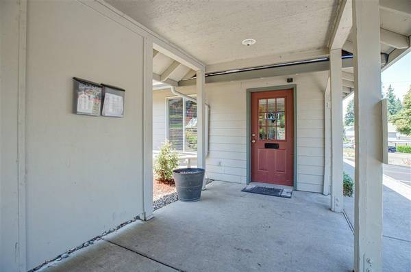 $1,595 / 2br - 991ft2 - Cozy 2 BR Homes with Dishwasher & Washer/Dryer Included (Oregon City)63820824910467122