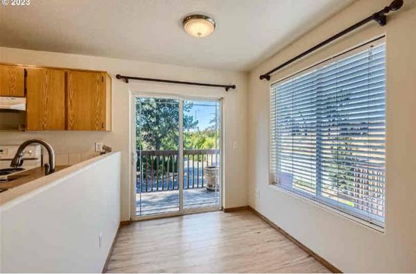 $1800.00 / 2br - 784ft2 - 2-Story, Light-Filled 2-Bed Duplex, In-Unit W/D, Quiet, Vaulted Ceilin63831535764865123