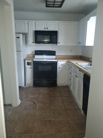 $1200.00 / 2br - 1271ft2 - Wonderful 2Bed/1.5Bath Townhouse Available Now!63857515229571123