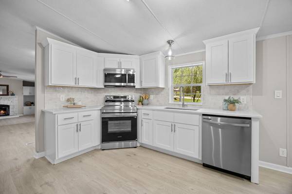 $234,900 / 3br - 1870ft2 - Un nivel con HABITACIÓN PRINCIPAL GRANDE ~ Plano de piso ABIERTO ~ MUCHAS MEJORAS (Henderson)63685998125955121