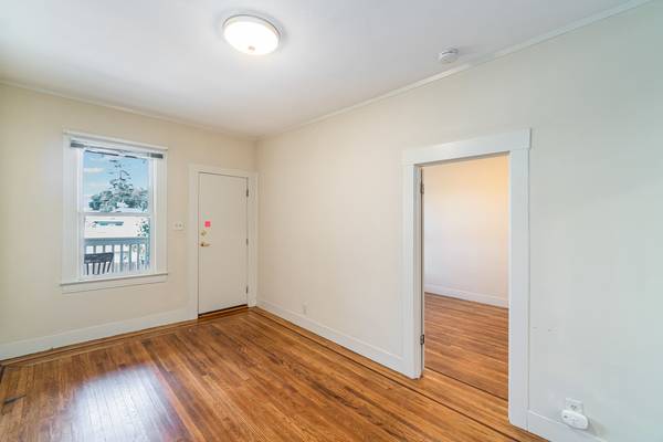 $1,895 / 1br - 2811 Encinal Ave #C - 1 bedroom | 1 bath | Upper unit (alameda)63880013987587123