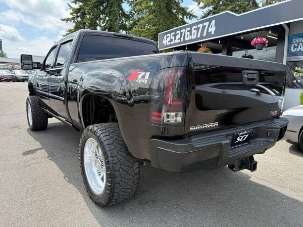 2011 GMC Sierra 3500HD Denali - $27,999 (+ Sports Cars International - Lynnwood)63497640857857124