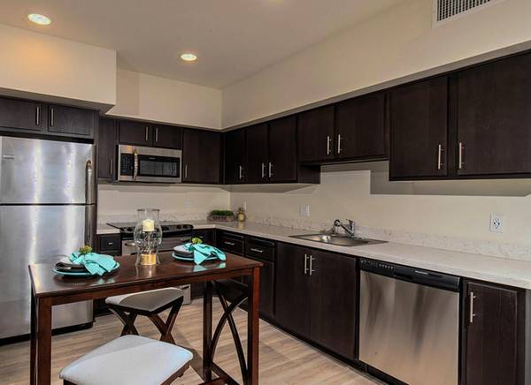 $2,925 / 2br - GET $1000 in SAVINGS + Community Professional/Business Space (Vista Village)63866050656641124