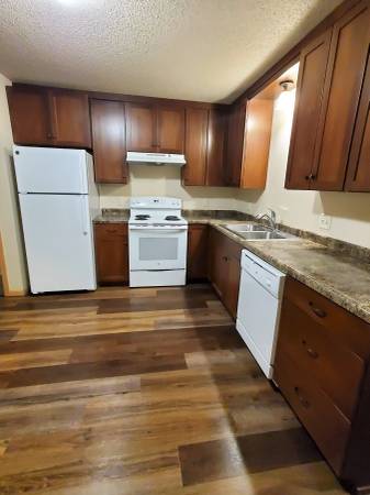 $1,150 / 2br - 750ft2 - 2 Bdrm, 2nd Floor Apt, Private Deck, W/D In Unit - 308 #7 (308 Willow Street #7, Somerset, WI)64048421295234123